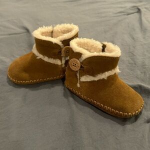 NEW UGG booties, size 2/3 (baby/walker)